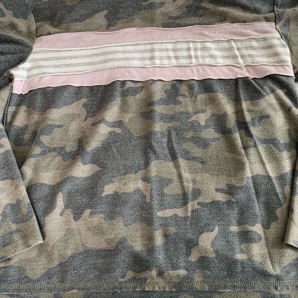 Maurice’s Camo Crew Neck - Picture 9 of 14